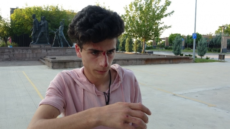 “Siz Beni Tanıyor Musunuz” Dedi, Ekmek Bıçağıyla Saldırdı