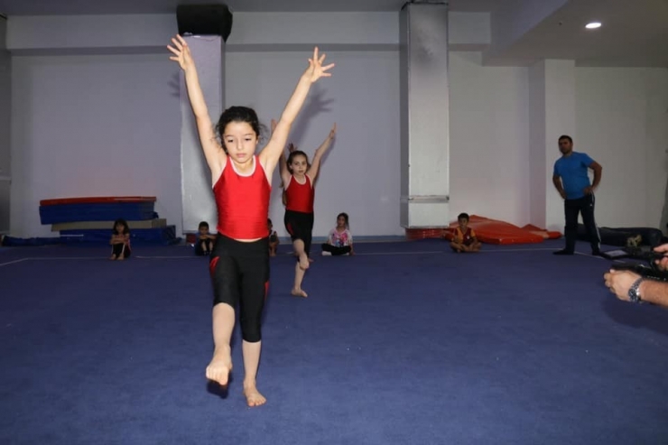 Cimnastik Yaz Okulu Sürüyor