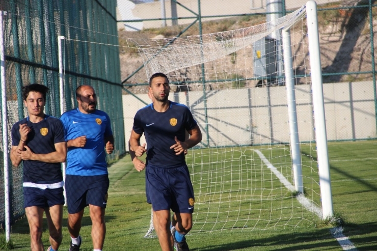 Alihan Kubalas: “Sezon Sonu Kabus Görmek İstemiyoruz”