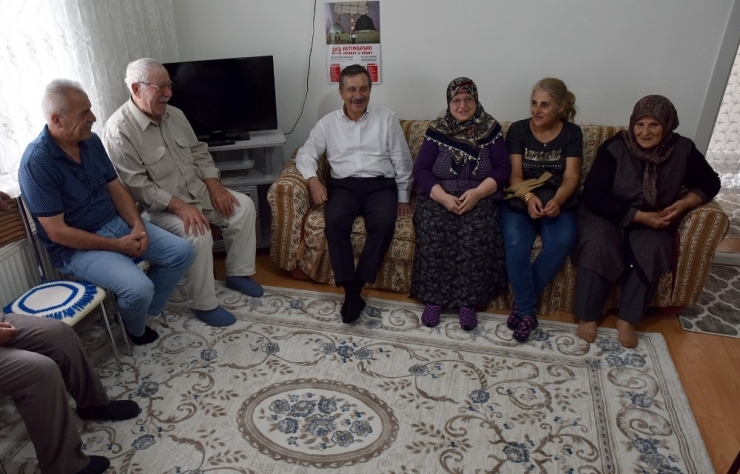 Tepebaşı Belediye Başkanı Ataç’tan Ev Ziyaretleri