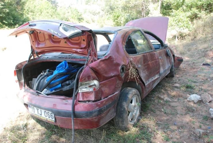 Otomobil Şarampole Uçtu: 2 Yaralı