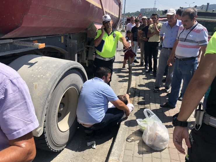 Tır Yayaya Çarptı: 1 Yaralı