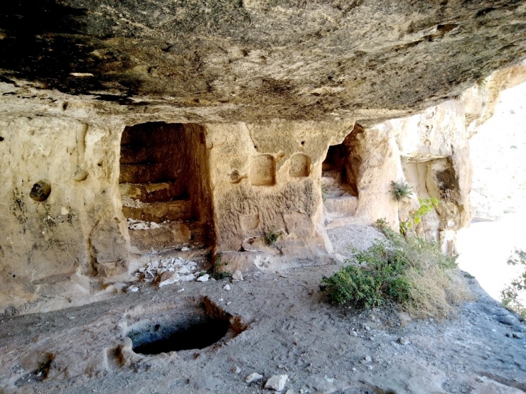 Adıyaman’da Bin 800 Yıllık Tripleks Mağaralara İlk Kez Girildi