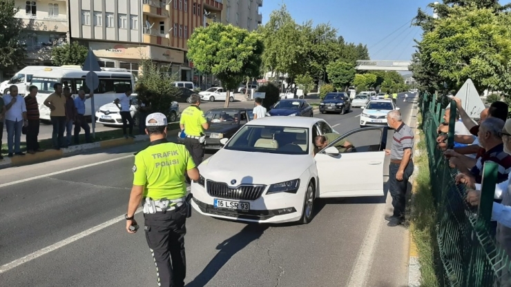 Otomobil Yayaya Çarptı: 1 Yaralı