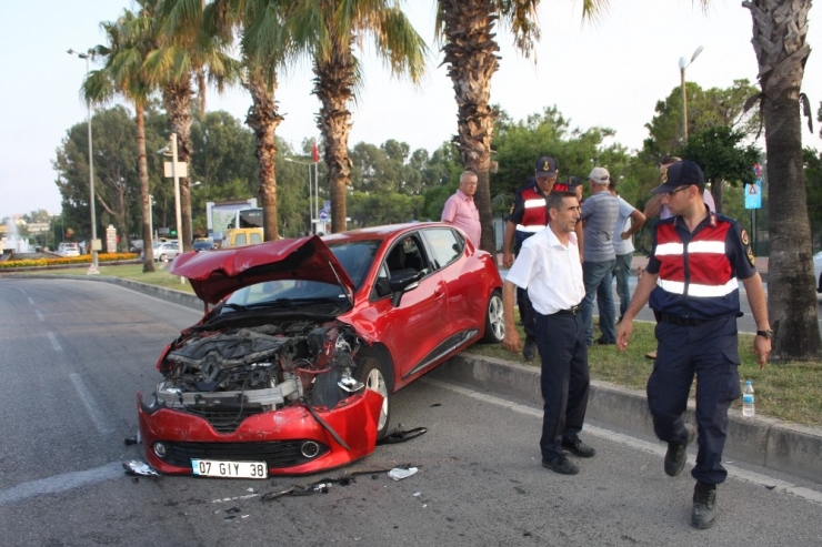 Geri Manevra Yapan Tur Otobüsünün Altında Kalan Sürücü Yaralandı