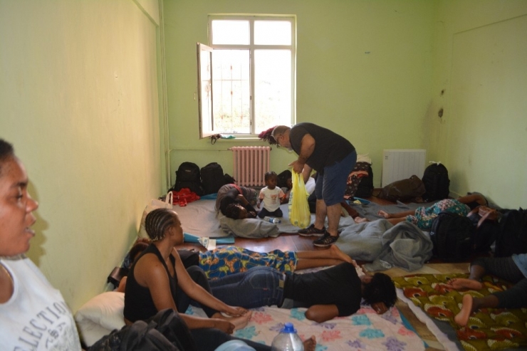 Ayvalık’ta 49 Göçmen Yakalandı