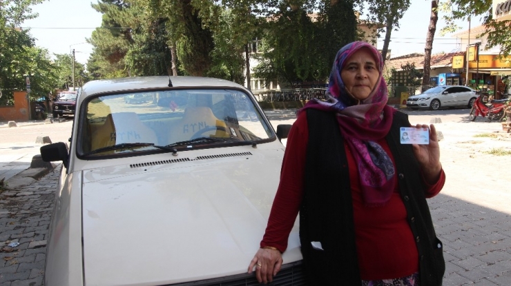 Dudu Teyze 64 Yaşında Ehliyet Aldı