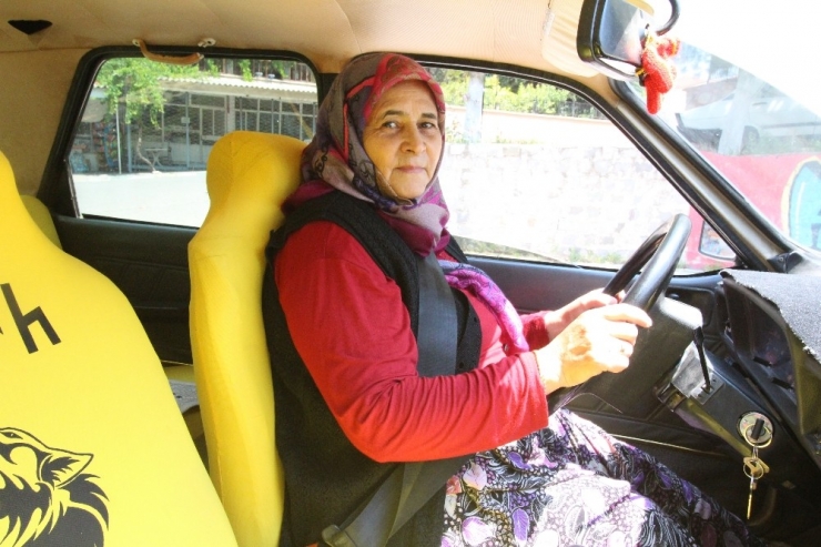Dudu Teyze 64 Yaşında Ehliyet Aldı