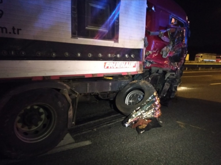 Başkent’te Tır, Yolda Lastik Değiştirenleri Biçti: 2 Ölü 1 Ağır Yaralı