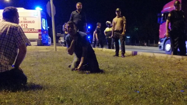 Çocuklarını Göremediğini Söyleyen Baba Boğazına Bıçak Dayadı