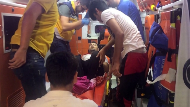 Mahalle Kavgasında Bıçaklar Konuştu