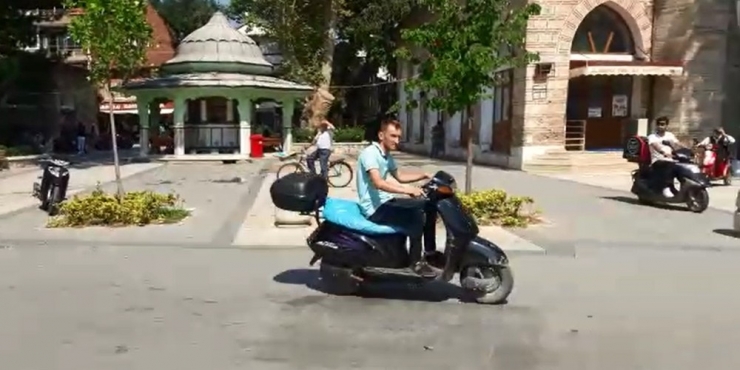 Kaldırımda Seyreden Bisiklet Ve Motosikletlere El Konulacak