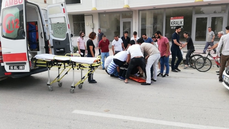 Otomobilin Çarptığı Yaya Ölümden Döndü