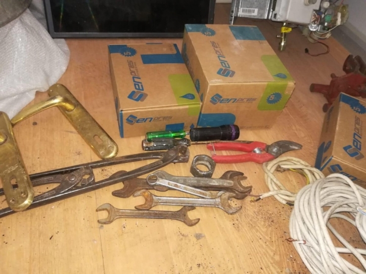 Çalınan Eşyalar Zulalar Halinde Ele Geçirildi