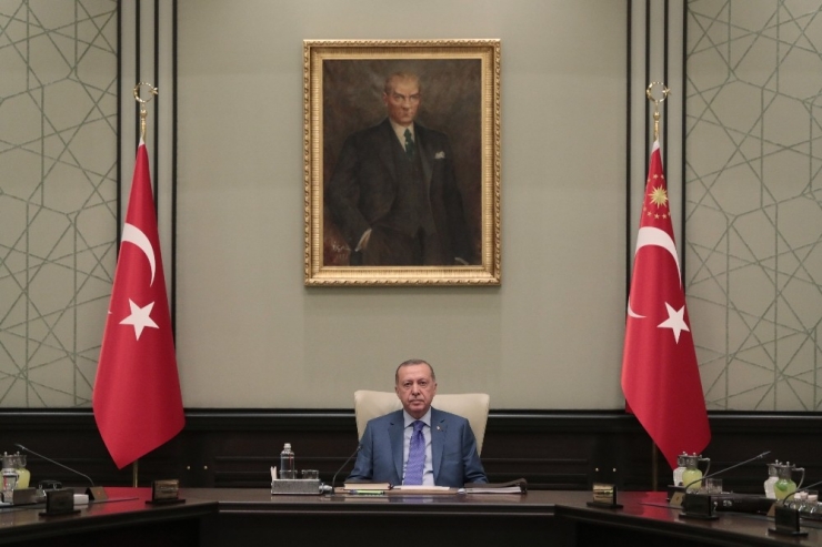Milli Güvenlik Kurulu (Mgk), Cumhurbaşkanı Recep Tayyip Erdoğan Başkanlığında Toplandı. Cumhurbaşkanlığı Külliyesi’ndeki Toplantı, Saat 15.20’de Başladı.
