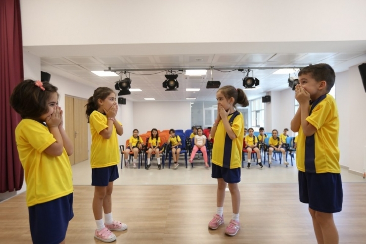 Yaz Okulunda Drama Eğitimi Devam Ediyor