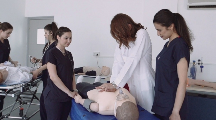 Sağlık Alanında Tam Donanımlı Ve Geleceğe Yönelik Eğitimler Veriyoruz