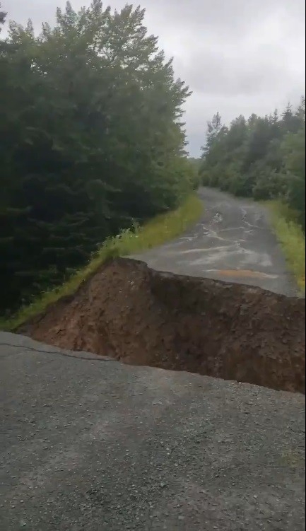 Kanada’da Sel Nedeniyle Yol Çöktü