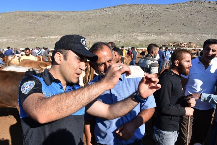 Kars’ta Polisten Bayram Öncesi Sahte Para Uyarısı