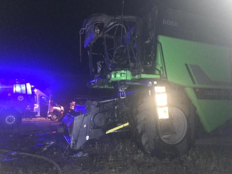 Mevsimlik İşçilere Ait Biçerdöver Yandı