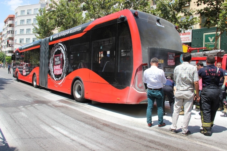 Elektrikli Otobüsten Yükselen Duman Paniğe Neden Oldu