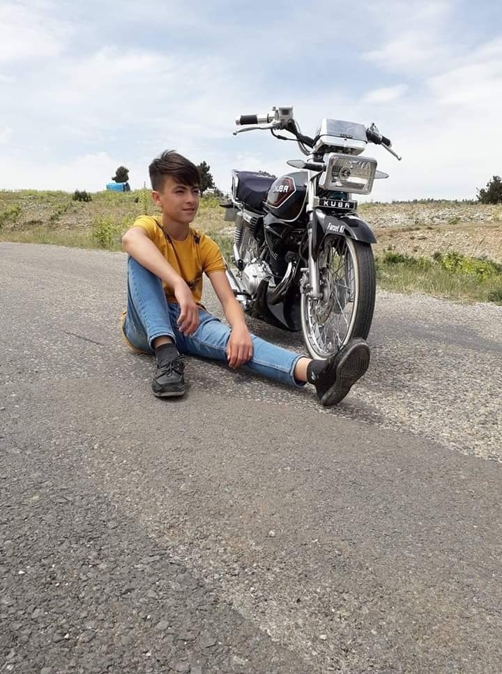 Devrilen Traktörün Altında Kalarak Öldü