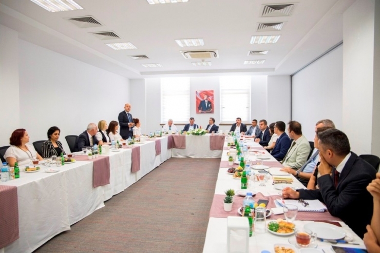 Doç. Dr. Boyacı, İzmirli Eğitimcilerle Bir Araya Geldi