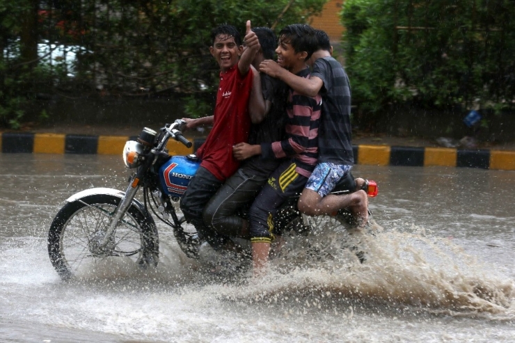 Pakistan’daki Sel Felaketinde Ölü Sayısı 17’ye Yükseldi
