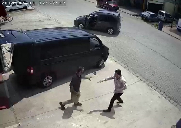 Sakarya’daki Silahlı Saldırı Güvenlik Kamerasına Yansıdı