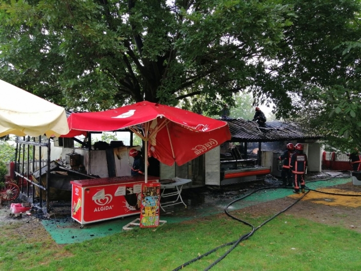 Çiftlikte Çıkan Yangında Mutfak Kısmı Alevlere Teslim Oldu