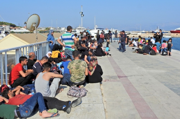 Ölüme Yolculuktaki 5 Şişme Botta 180 Göçmen Yakalandı