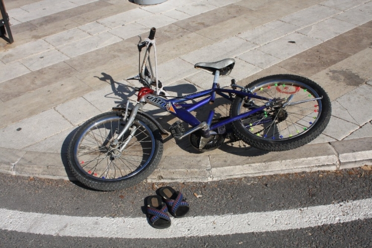 Manavgat’ta Otomobil Bisikletli Çocuğa Çarptı: 1 Yaralı