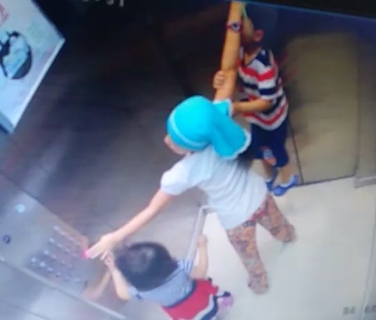 Asansörde Faciadan Kıl Payı Dönüldü