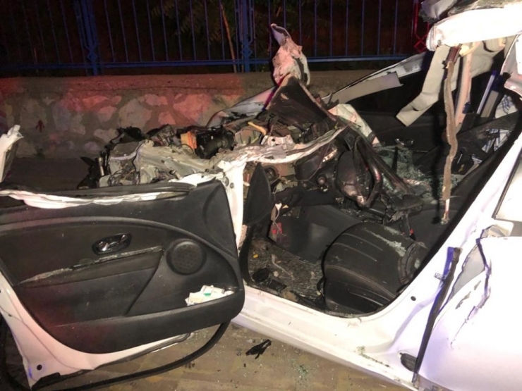 Başkent’te Hızını Alamayan Otomobil Kamyonete Arkadan Çarptı: 1 Ağır Yaralı