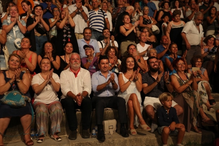 Tarihi Sahne ’Batakhane Güzeli’ne Ev Sahipliği Yaptı