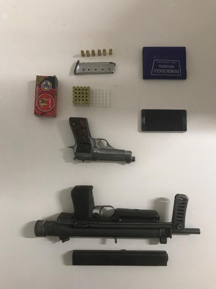 Silah Kaçakçıları Jandarmadan Kaçamadı