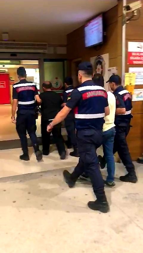 Silah Kaçakçısı Otomatik Tabancayla Yakalandı