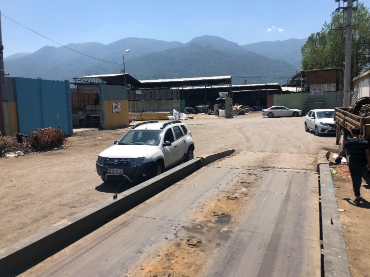 13 Yaşındaki Oğlunun Kullandığı Kamyonetten Böyle Düşmüştü... Acı Haber Bugün Geldi