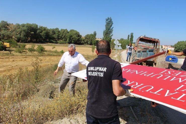 Dumlupınar’da Tabela Montaj Çalışmaları