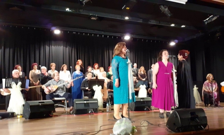 Zihinsel Engelliler Ve Anneleri Aynı Sahnede