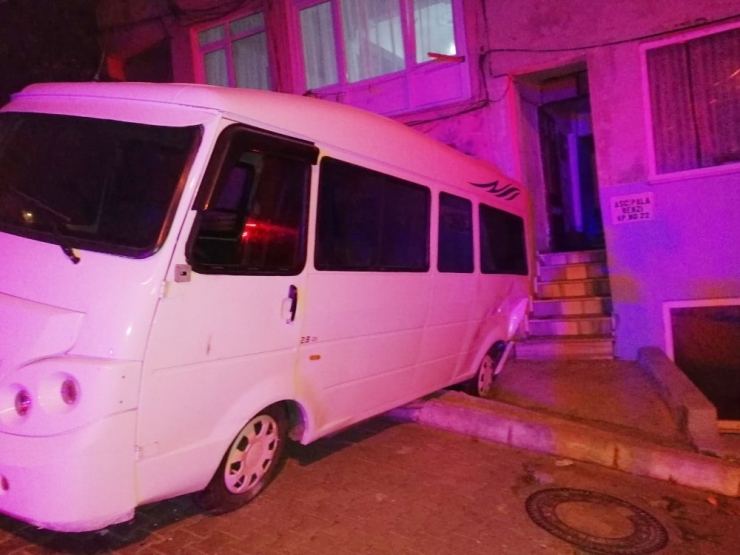 Minibüsün Çarptığı Kadın Ağır Yaralandı