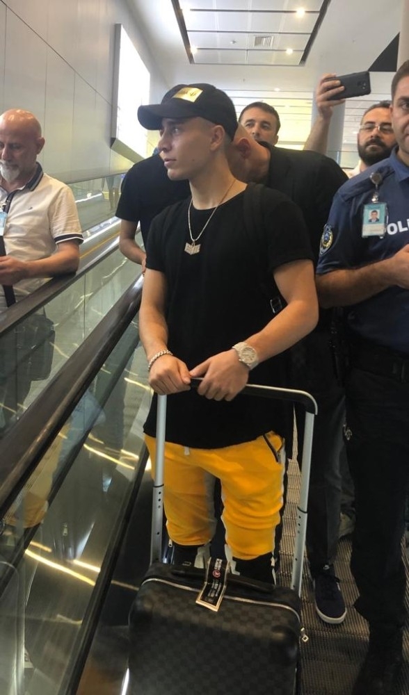 Galatasaray’ın Yeni Transferi Emre Mor, İstanbul’a Geldi