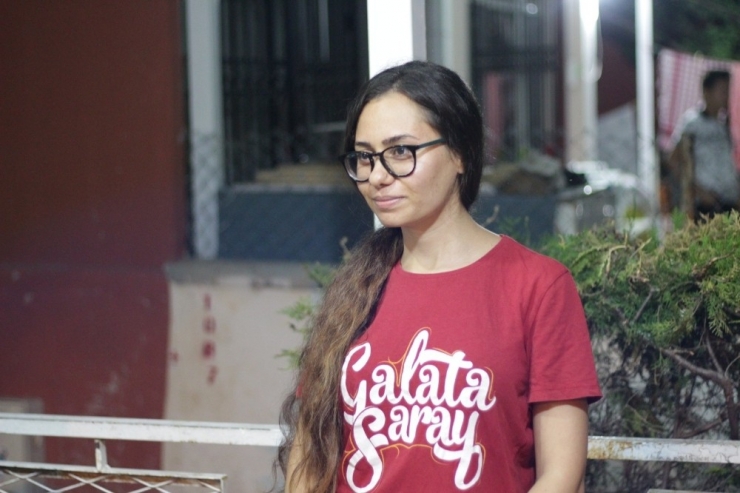 Günlerdir Boynundaki Kavanozla Yaşayan Kedi Sonunda Kurtarıldı