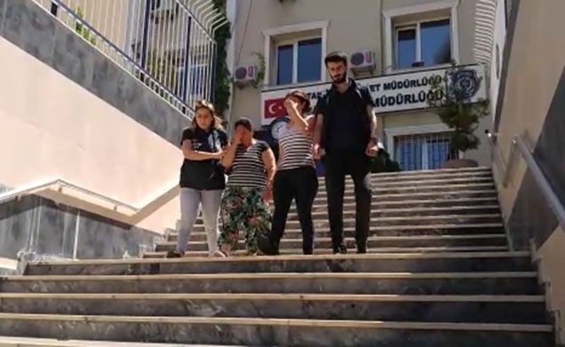 Kadıköy’de Girdikleri Evlerden Para Ve Ziynet Eşyası Çalan Kadınlar Yakalandı