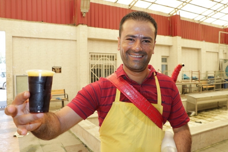 Evini Geçindirmek İçin Her Gün 20 Kilometre Yürüyor