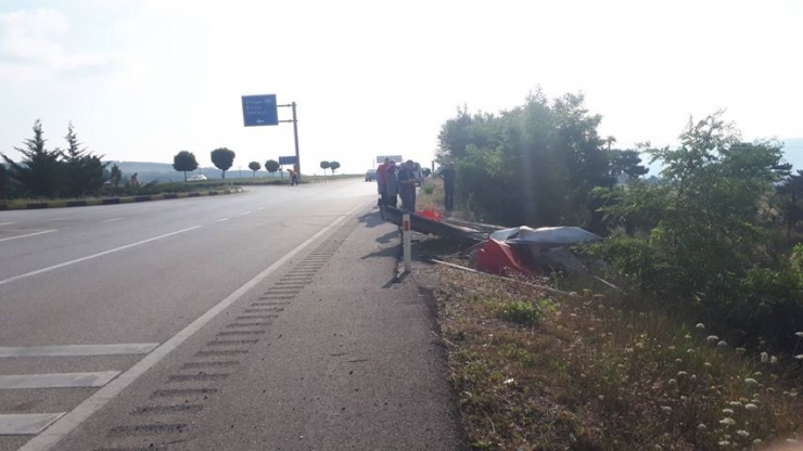 Kastamonu’da Sunta Yüklü Tır Tarlaya Devrildi