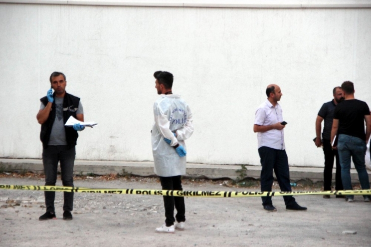 Kadına Sokak Ortasında Kanlı İnfaz