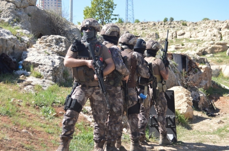 Mardin’de Hdp Ve Dbp’li Yöneticiler Tutuklandı