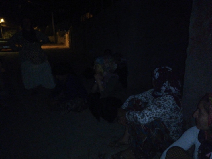 Mahalle Sakinleri Ellerinde Sopalarla Hırsız Kovaladı