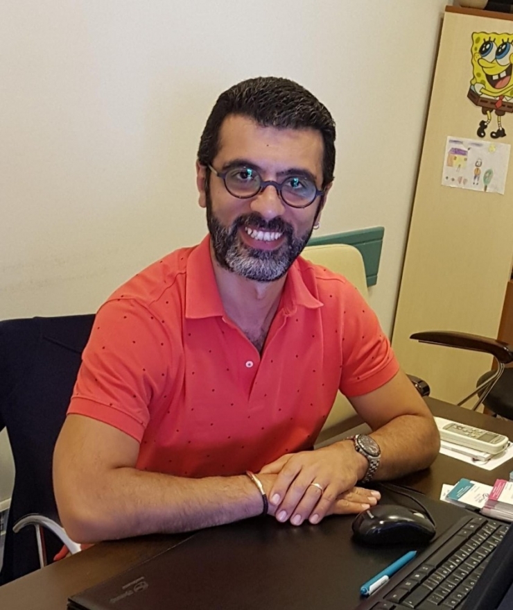 48 Yıllık Gözlüklerinden Kurtuldu